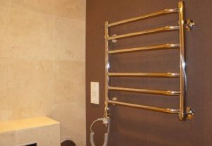 Установка электрического полотенцесушителя в ванной в Сертолово