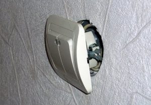 Замена выключателя света в квартире в Сертолово