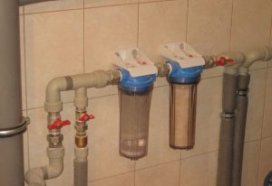 Установка проточного фильтра для воды в Сертолово
